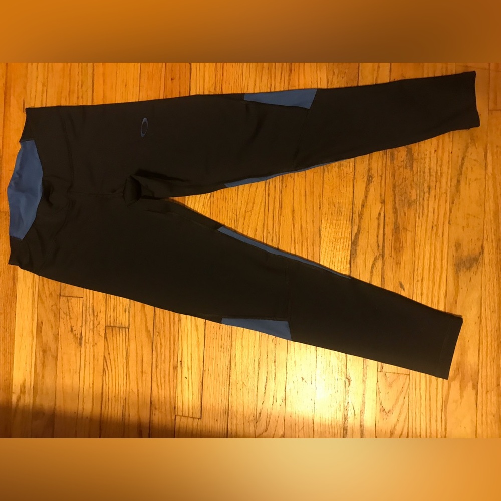 Used once Oakley high waisted high performance leggings size S